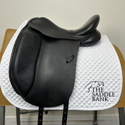 Image of 16.5 inch Andrea Hicks (AH) Affinity Dressage Black Medium Wide