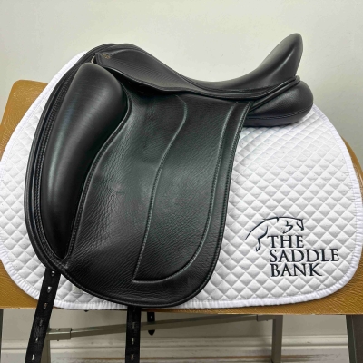 Image of 17.5 inch Black Country Adelinda (Classic Dressage Tree) Black Medium Wide