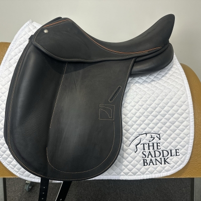 Image of 17 inch Childeric DSC Dressage Black Medium Wide
