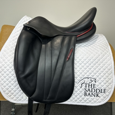 Image of 16.5 inch Butet Dressage D Black Medium Wide