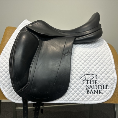 Image of 17.5 inch Equipe Emporio Monoflap Dressage Black Medium Wide