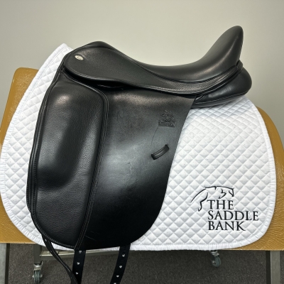 Image of 17.5 inch Fairfax Classic Cupped Flap Dressage MDC Black Adjustable