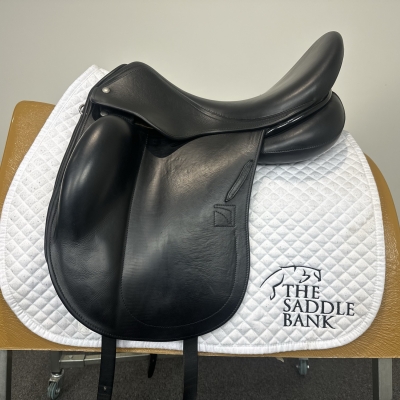 Image of 17 inch Childeric DNL Dressage Black Medium Wide