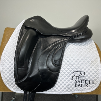 Image of 17.5 inch Fairfax World Class SD Black Adjustable