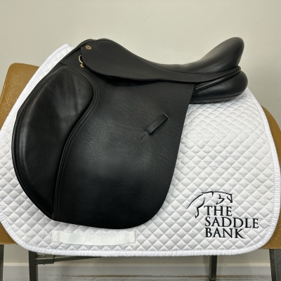 Image of 17.5 inch Black Country GP Event Black Medium Wide