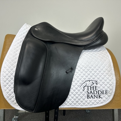Image of 17.5 inch Fairfax Classic Cupped Flap Dressage MDC Black Adjustable