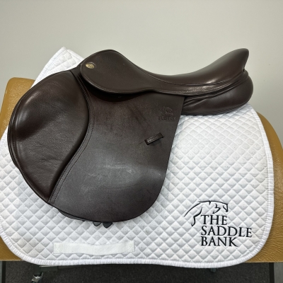 Image of 17.5 inch Fairfax Classic Cupped Flap Jump MJC Brown Adjustable