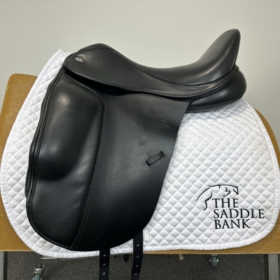 Image of 17 inch Fairfax Classic Cupped Flap Dressage MDC Black Adjustable