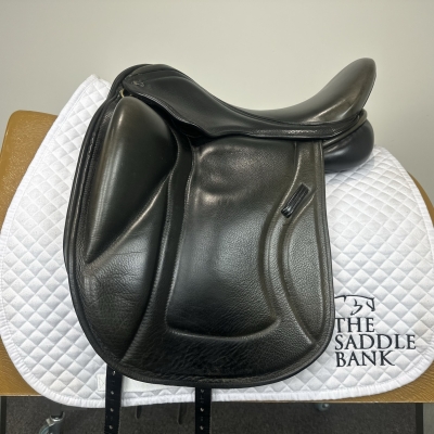 Image of 17 inch Silhouette Dressage Black Medium Wide