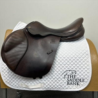 Image of 17.5 inch Fairfax Classic Cupped Flap Jump MJC Brown Adjustable