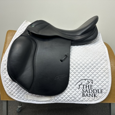 Image of 17 inch Prestige GP2 Black Medium Wide