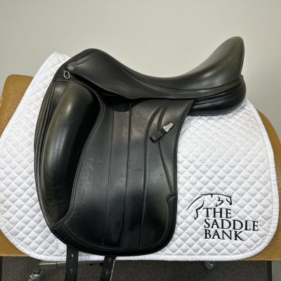Image of 17.5 inch Equipe Viktoria Black Medium Wide