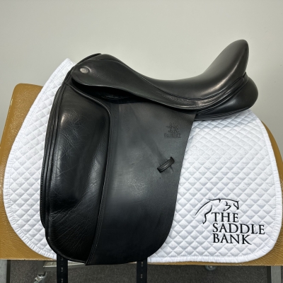 Image of 17 inch Fairfax Classic Cupped Flap Dressage MDC Black Adjustable