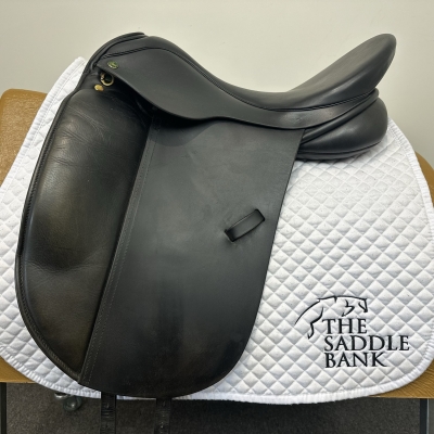 Image of 18 inch Ideal Suzannah Dressage Black Medium