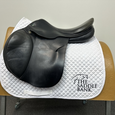 Image of 17 inch Prestige Roma Jump Black Medium