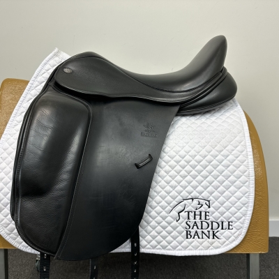 Image of 17.5 inch Fairfax Classic Cupped Flap Dressage MDC Black Adjustable